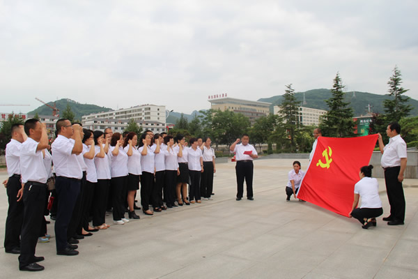 隴運(yùn)集團(tuán)公司黨委開展慶祝建黨97周年“緬懷先烈，砥礪奮進(jìn)”主題黨日活動(dòng)